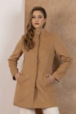 Casaco elegante em tom camel