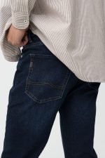 Jeans tapered fit com cinco bolsos - Image 2