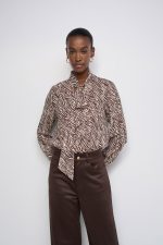 CAMISA ANIMAL PRINT COM LAÇO