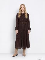 Vestido em tom chocolate,